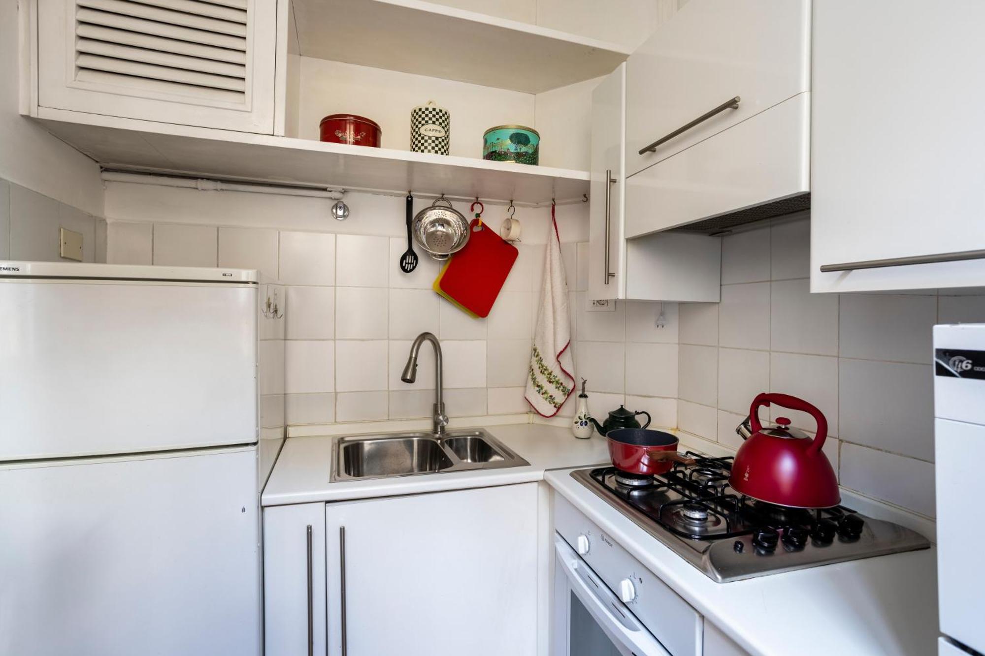 Your Nest With Wooden Ceilings In Monti Appartamento