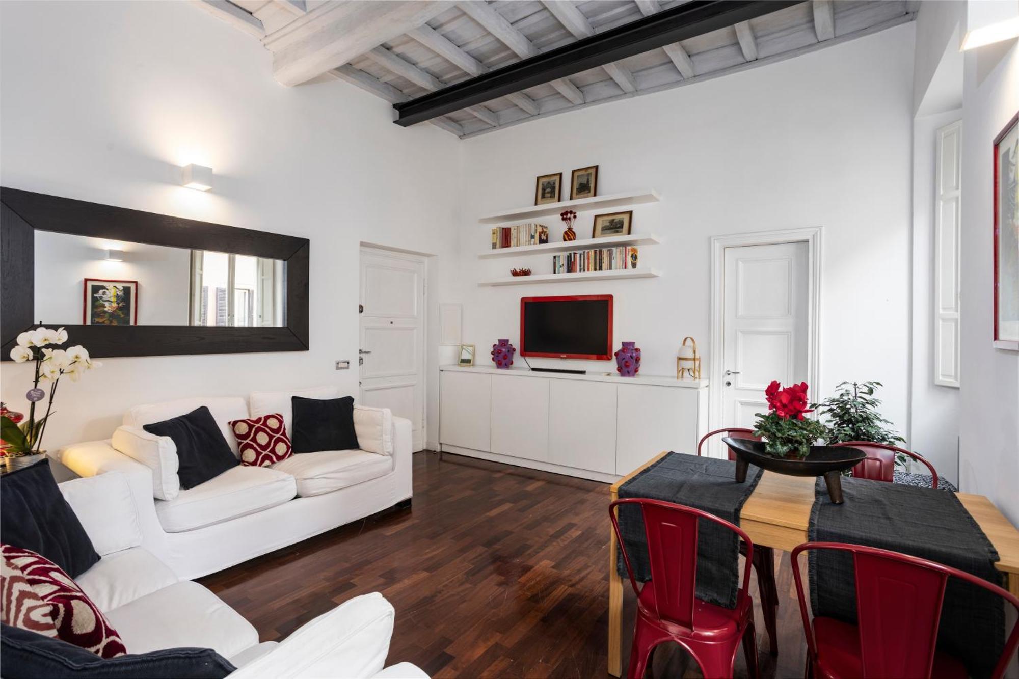 Your Nest With Wooden Ceilings In Monti Appartamento