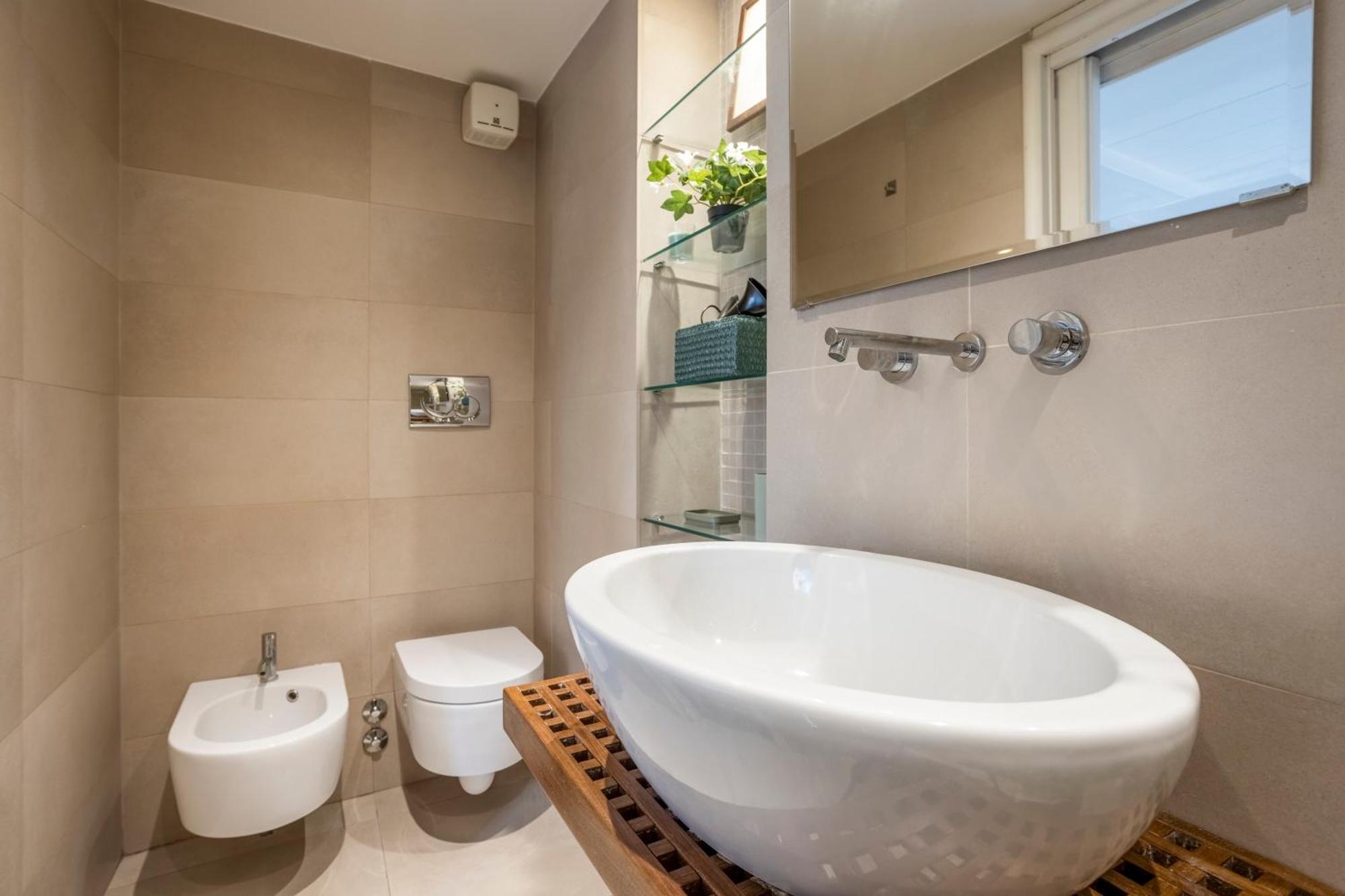 Your Nest With Wooden Ceilings In Monti Appartamento Roma